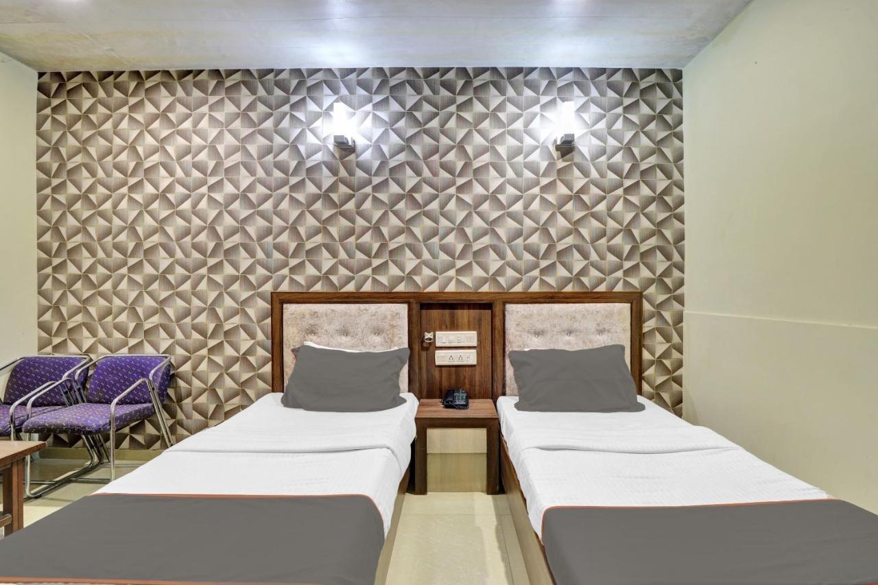 Collection O 82926 Hotel Royal Plaza Ахмедабад Екстериор снимка