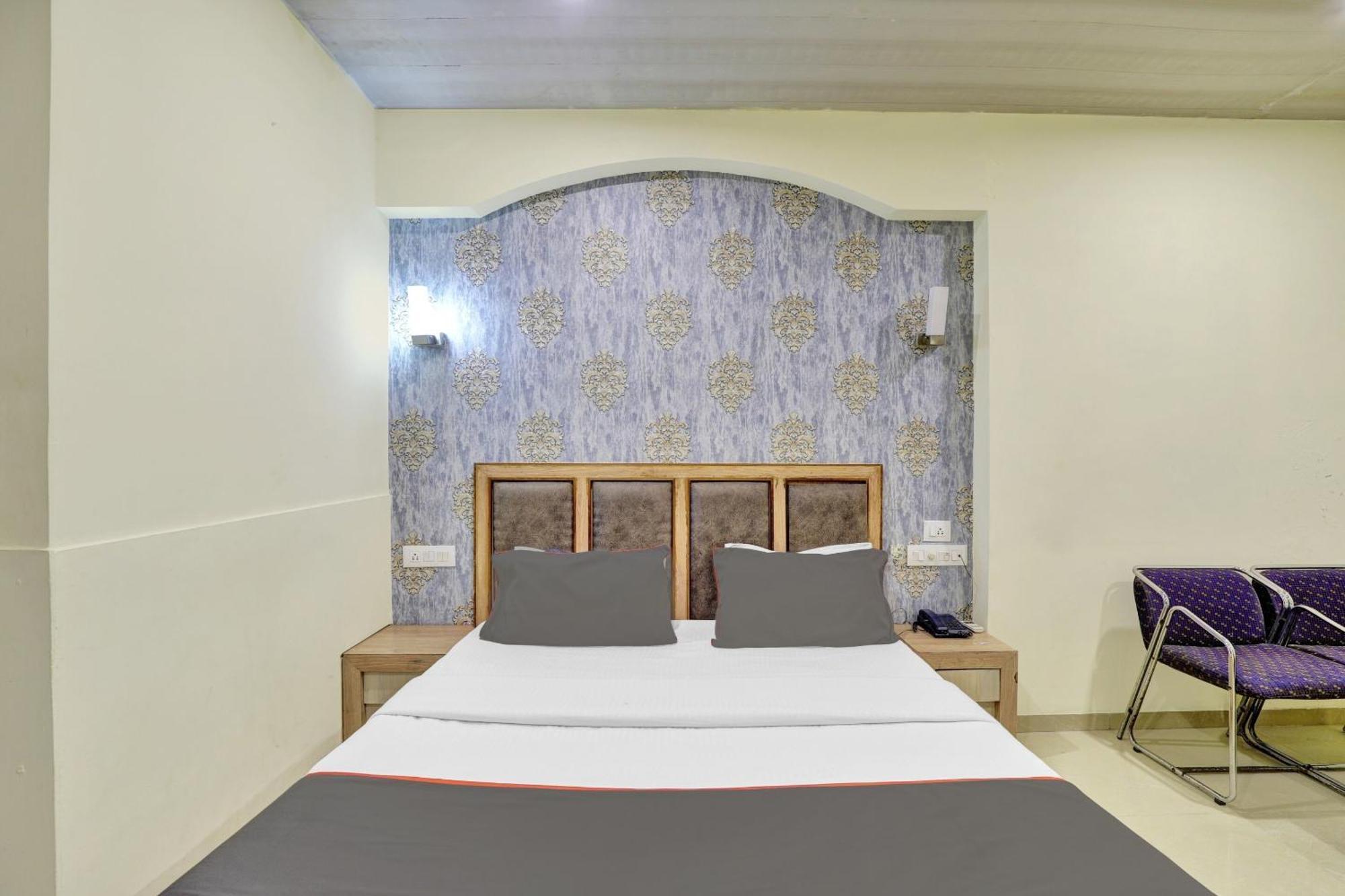 Collection O 82926 Hotel Royal Plaza Ахмедабад Екстериор снимка