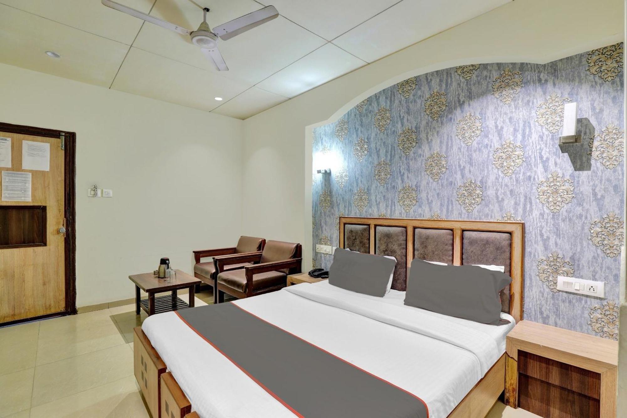 Collection O 82926 Hotel Royal Plaza Ахмедабад Екстериор снимка